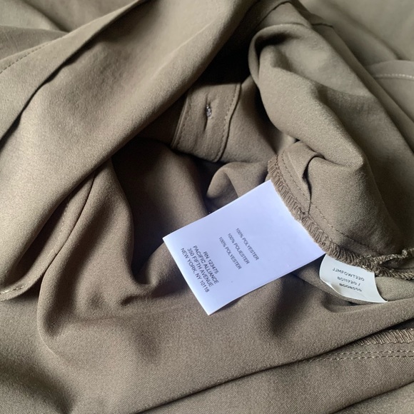 b new york High-Low Square Hem Top - Picture 8 of 10